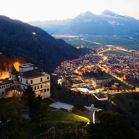 Villa Komplettes Mit 10 Zimmern *