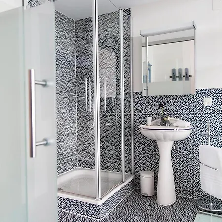 Komplettes Mit 10 Zimmern