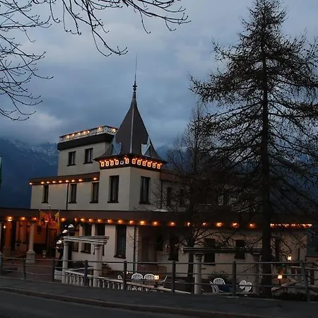 Villa Komplettes Mit 10 Zimmern *