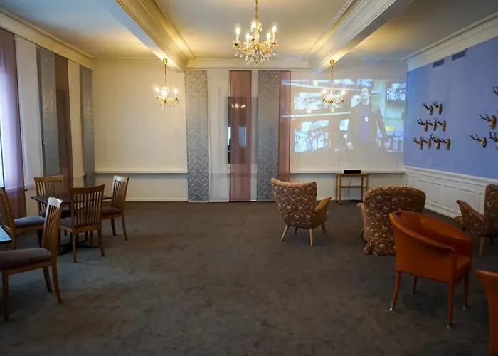 Gesamte Schloss Wartenstein Mit Allen 10 Zimmern Mit Bad Und Dem Restaurant *